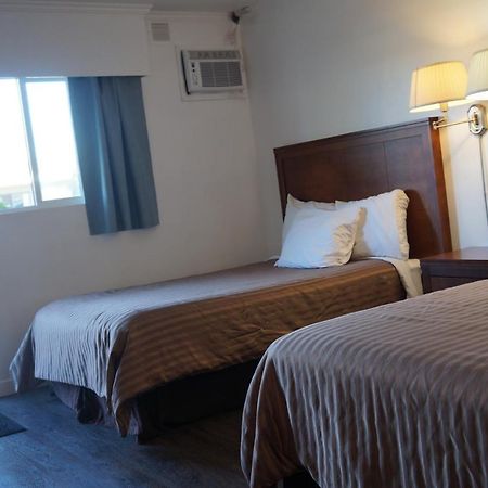 Westward Inn & Suites Langley Esterno foto