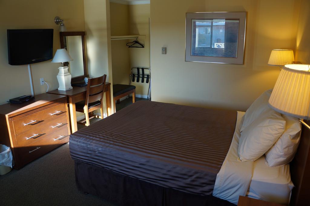 Westward Inn & Suites Langley Esterno foto