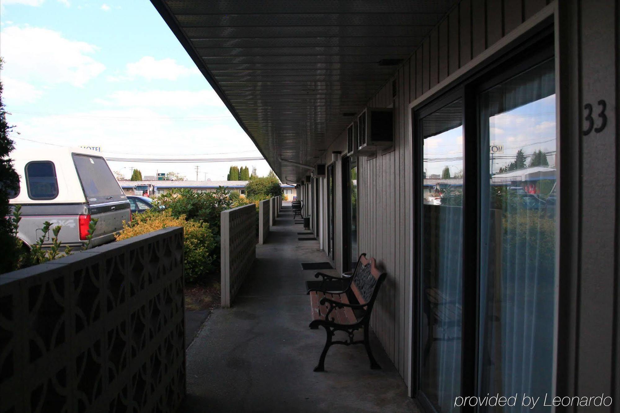 Westward Inn & Suites Langley Esterno foto