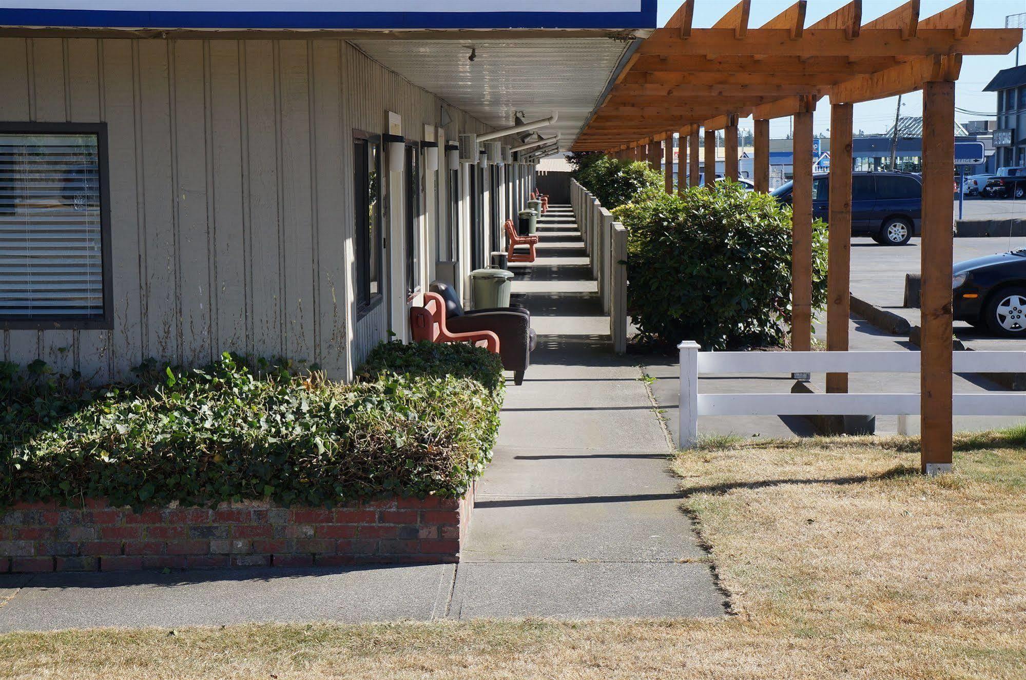 Westward Inn & Suites Langley Esterno foto